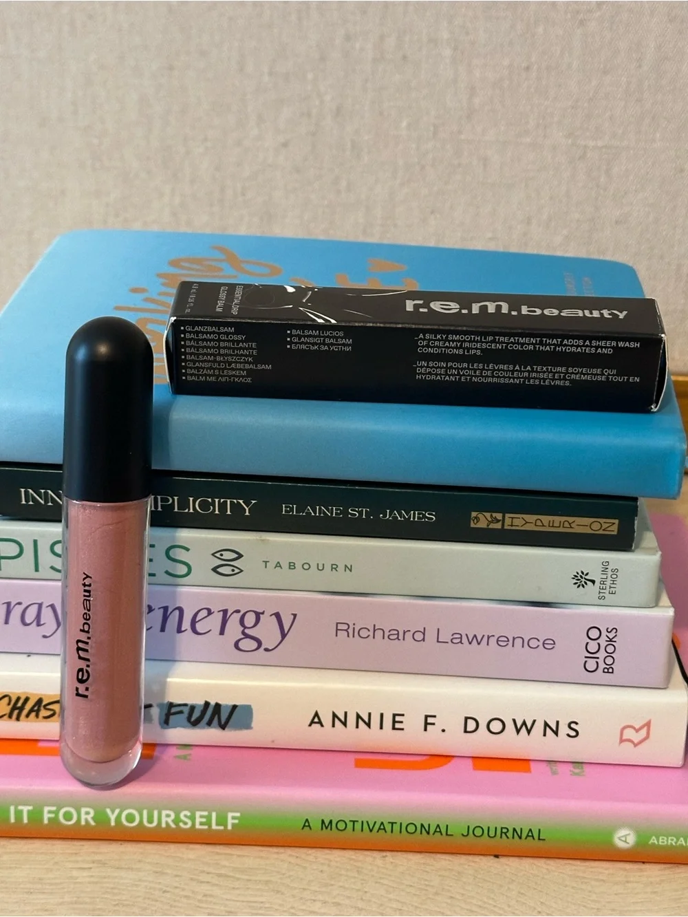 r-e-m beauty Essential Drip Glossy Balm -Forever Boy